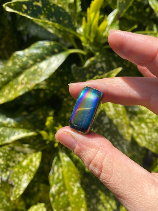 Rainbow magnetized Hematite